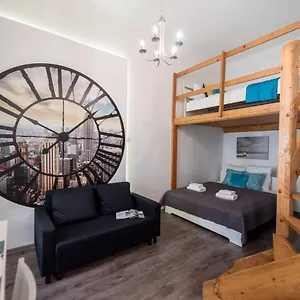 Central Quiet Studio B&b, Airport Connection Apartament